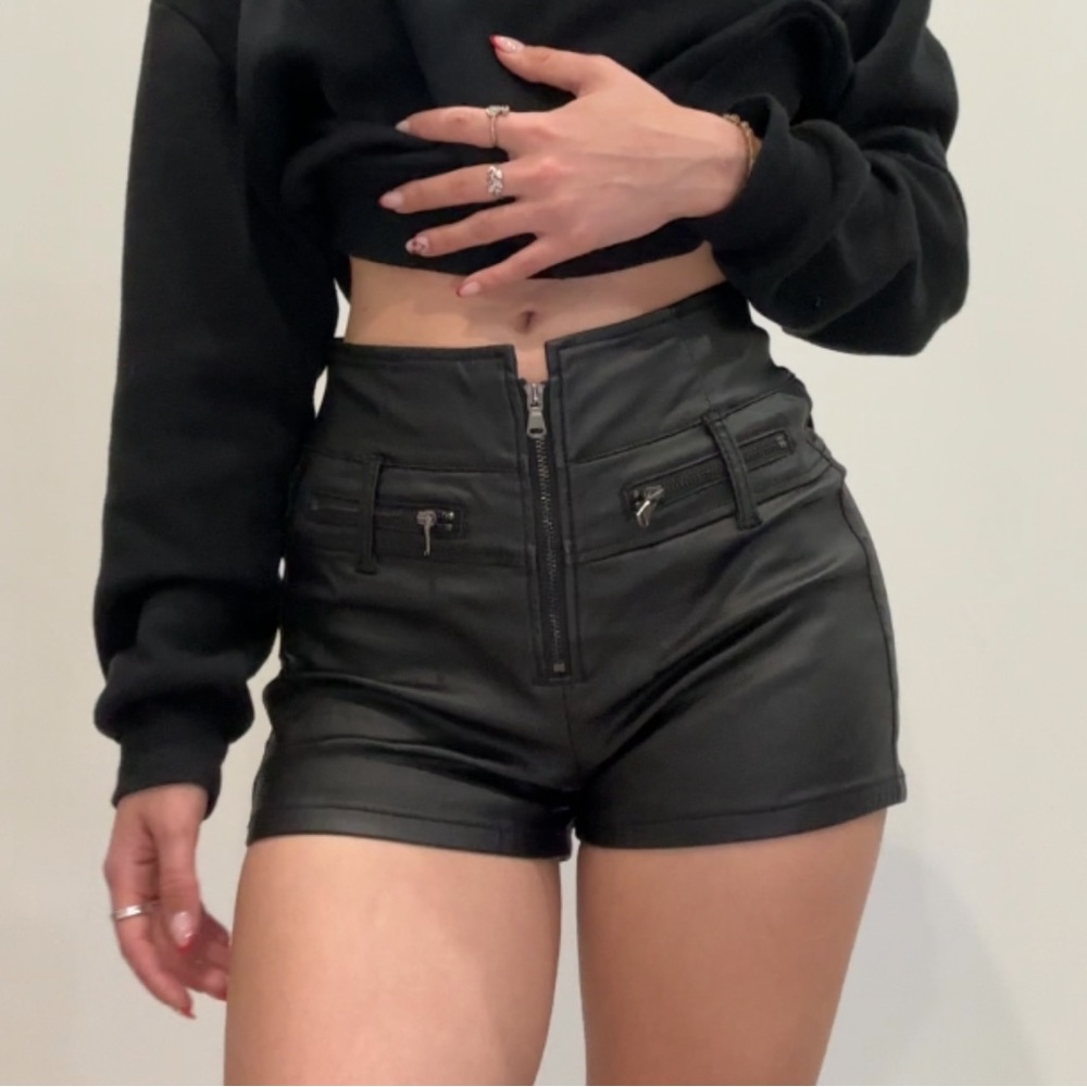 Leather shorts 🖤